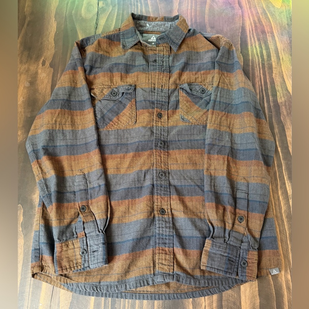 Ascend Men’s‎ flannel size Medium
